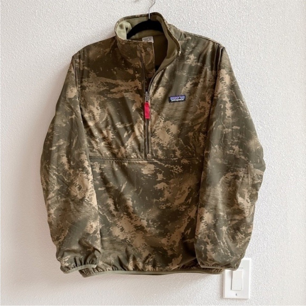 Hard to find Patagonia Reversible Camo Fleece Pullover Size Small